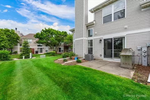 Exterior - 2040 Peach Tree Ln, Algonquin, IL 60102 photo 6 of 7