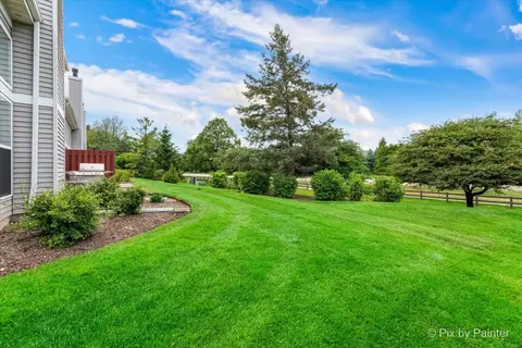 Exterior - 2040 Peach Tree Ln, Algonquin, IL 60102 photo 3 of 7