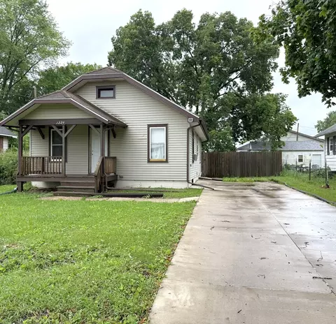 1229 W 6th St, Sterling, IL 61081