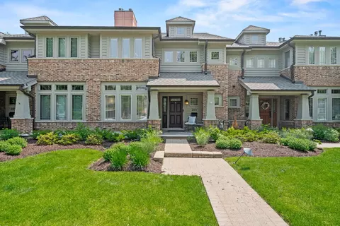 203 N Larch Ave, Elmhurst, IL 60126