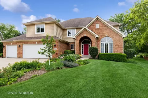 1051 Chadwick Ct, Aurora, IL 60502