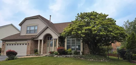 768 Warwick Ln, Lake Zurich, IL 60047