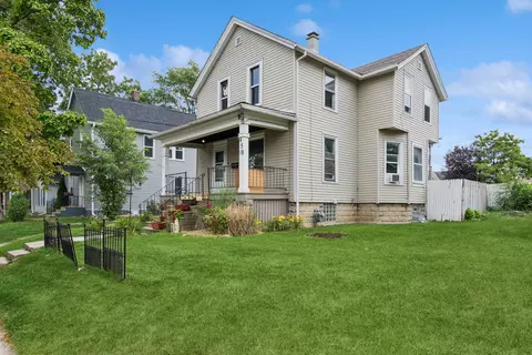 458 Douglas St, Joliet, IL 60435