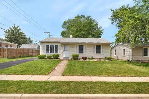 402 Kenyon Ave, Romeoville, IL 60446