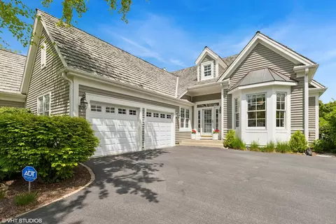 65 S Asbury Ct, Lake Forest, IL 60045