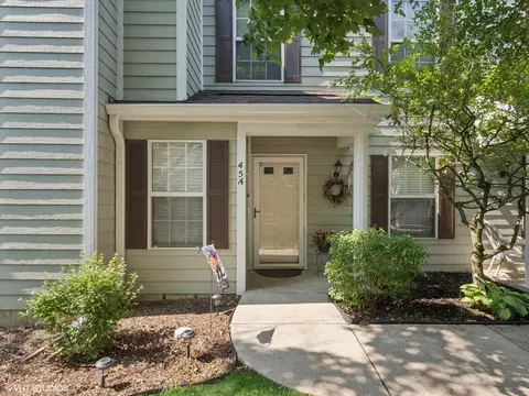 45 Tyler Ct #A, Streamwood, IL 60107