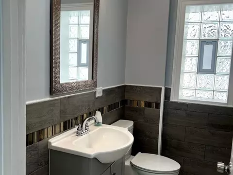 Bath - 2627 E 74th Pl, Chicago, IL 60649 photo 1 of 4