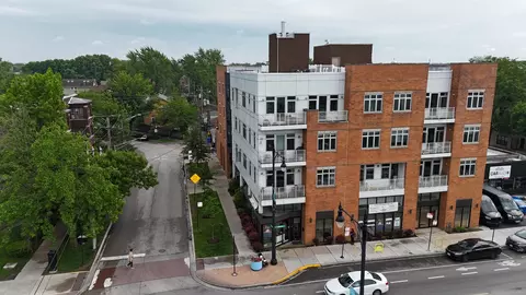 4770 N Manor Ave #405, Chicago, IL 60625