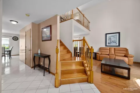 Entry Way - 809 Eagle Dr, Aurora, IL 60506 photo 2 of 4