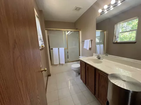 Bath - 809 Eagle Dr, Aurora, IL 60506 photo 1 of 4