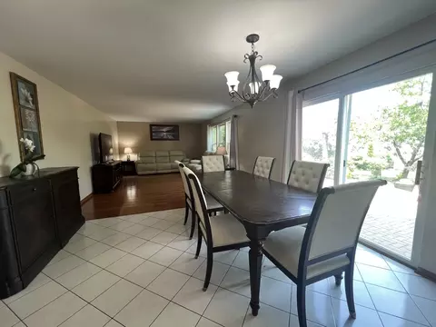 Dining - 809 Eagle Dr, Aurora, IL 60506 photo 5 of 5