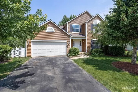 Exterior - 809 Eagle Dr, Aurora, IL 60506 photo 2 of 5