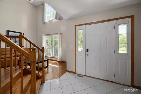 Entry Way - 809 Eagle Dr, Aurora, IL 60506 photo 3 of 4