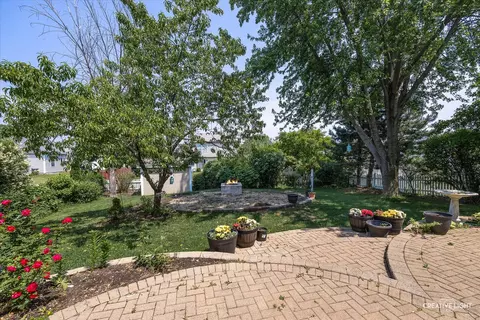 Exterior - 809 Eagle Dr, Aurora, IL 60506 photo 3 of 5