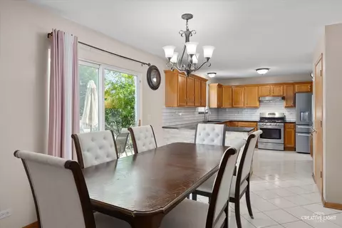 Dining - 809 Eagle Dr, Aurora, IL 60506 photo 3 of 5