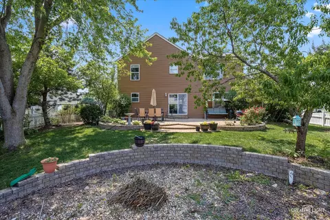 Exterior - 809 Eagle Dr, Aurora, IL 60506 photo 5 of 5