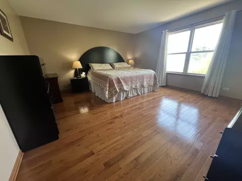 Bedroom - 809 Eagle Dr, Aurora, IL 60506 photo 1 of 7