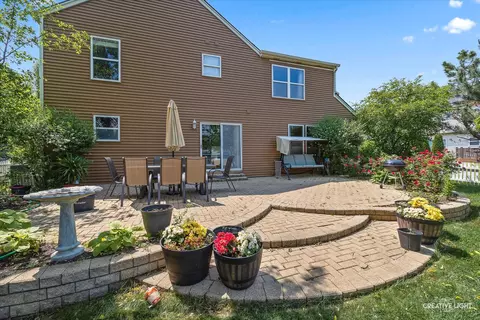Exterior - 809 Eagle Dr, Aurora, IL 60506 photo 4 of 5