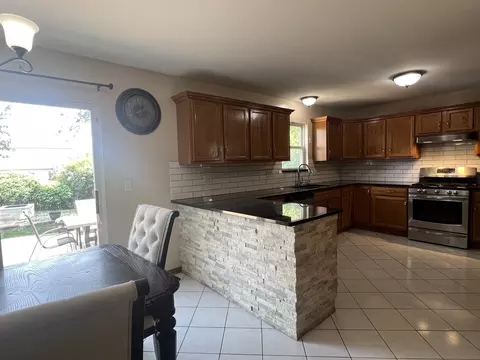 Kitchen - 809 Eagle Dr, Aurora, IL 60506 photo 5 of 6
