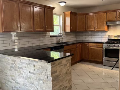 Kitchen - 809 Eagle Dr, Aurora, IL 60506 photo 4 of 6