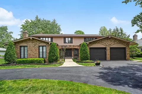 8417 Gleneyre Rd, Darien, IL 60561