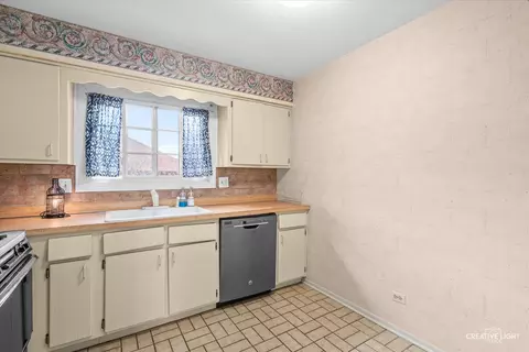 1778 Gloucester Ct #B, Wheaton, IL 60189 photo 9