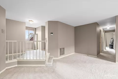1778 Gloucester Ct #B, Wheaton, IL 60189 photo 2