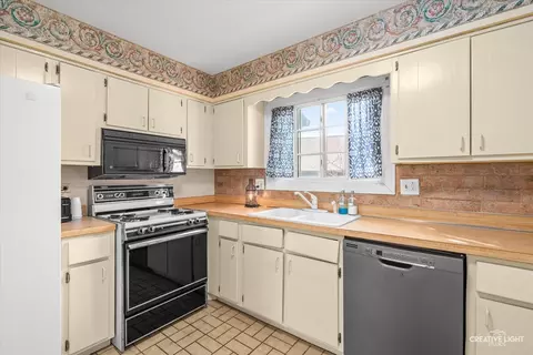1778 Gloucester Ct #B, Wheaton, IL 60189 photo 8
