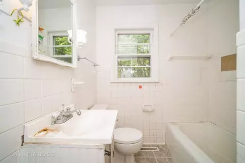 Bath - 1731 Maple Ave, Northbrook, IL 60062 photo 2 of 2
