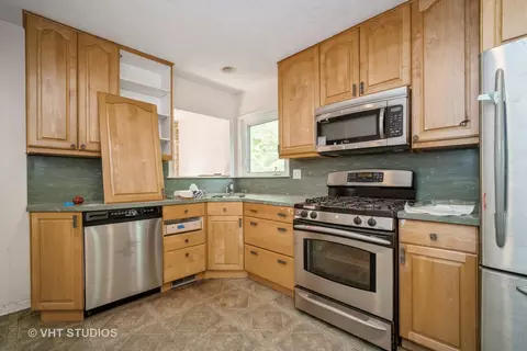 Kitchen - 1731 Maple Ave, Northbrook, IL 60062 photo 3 of 3