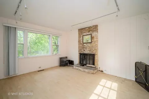 Living - 1731 Maple Ave, Northbrook, IL 60062 photo 1 of 6