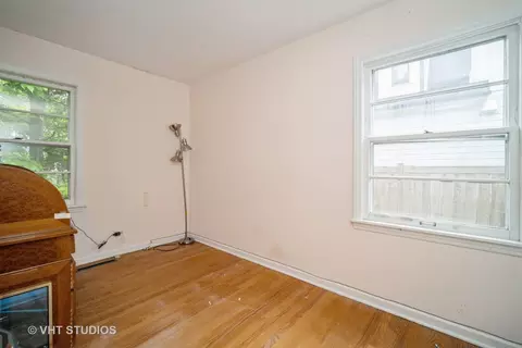 Bedroom - 1731 Maple Ave, Northbrook, IL 60062 photo 3 of 3
