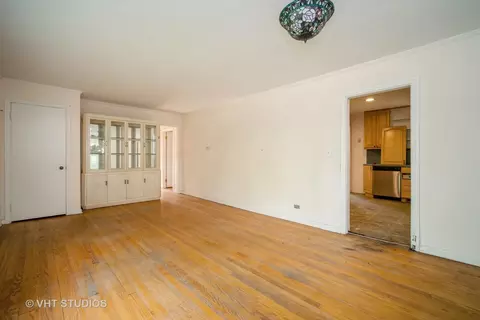 Living - 1731 Maple Ave, Northbrook, IL 60062 photo 4 of 6