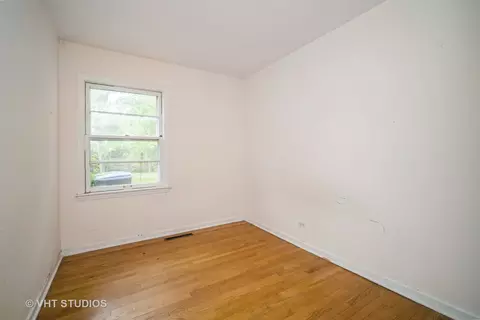 Bedroom - 1731 Maple Ave, Northbrook, IL 60062 photo 1 of 3