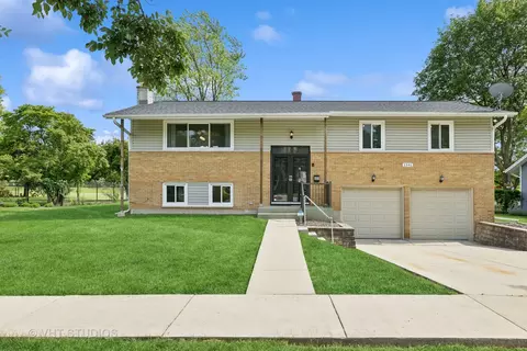 1341 E Kenilworth Ave, Palatine, IL 60074