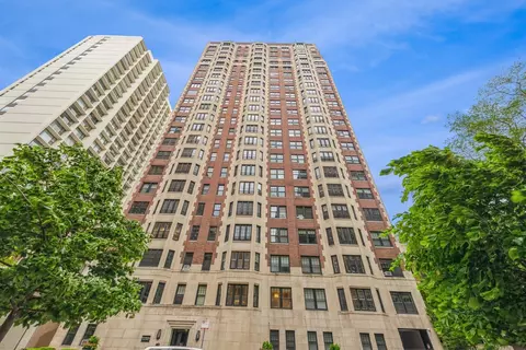421 W Melrose St #10B, Chicago, IL 60657