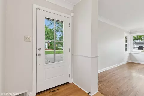707 Cadillac Dr, Wheaton, IL 60187 photo 4