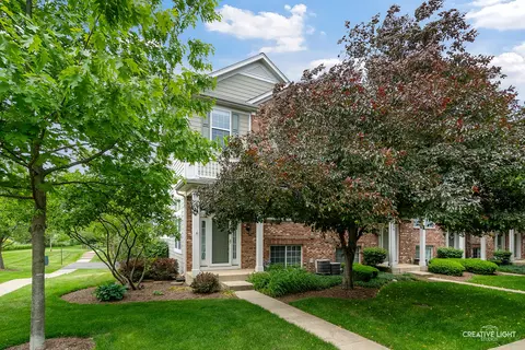 2503 Emily Ln, Elgin, IL 60124 photo 1