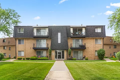 4829 W 109th St #301, Oak Lawn, IL 60453