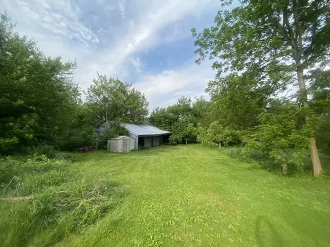 2627 E Town Hall Rd, Freeport, IL 61032 photo 5