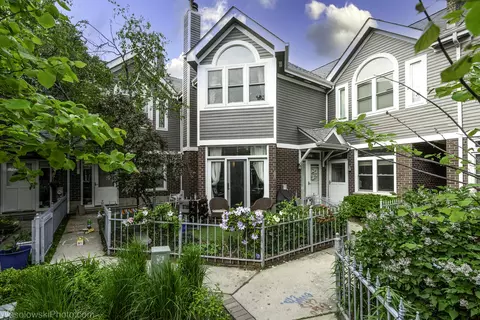 3315 N Racine Ave #E, Chicago, IL 60657