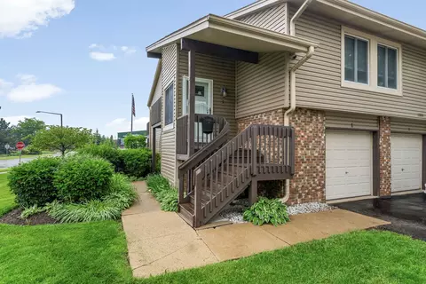 1355 Kingsbury Dr #1, Hanover Park, IL 60133