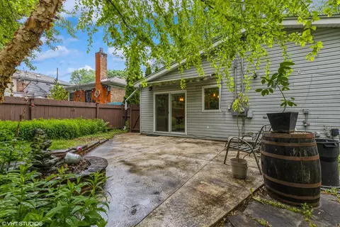 Exterior - 730 Brown Ave, Evanston, IL 60202 photo 2 of 4