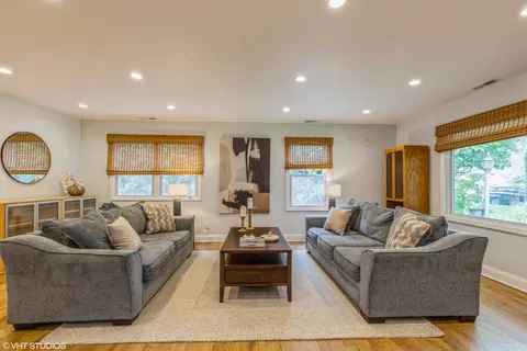 Living - 730 Brown Ave, Evanston, IL 60202 photo 1 of 2