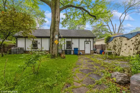 Exterior - 730 Brown Ave, Evanston, IL 60202 photo 3 of 4