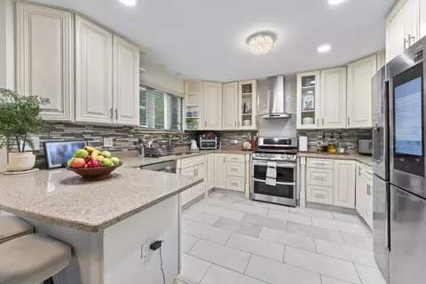 5225 Nicholas Ct, Oak Forest, IL 60452 photo 3