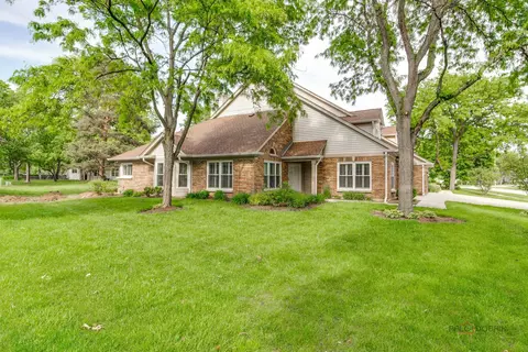 230 Willow Pkwy, Buffalo Grove, IL 60089
