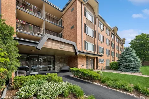 1226 S New Wilke Rd #304, Arlington Heights, IL 60005