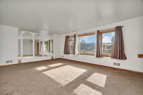 Living - 14700 Cooper Ave, Harvey, IL 60426 photo 5 of 6