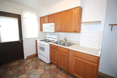 Kitchen - 10945 S Artesian Ave, Chicago, IL 60655 photo 1 of 1